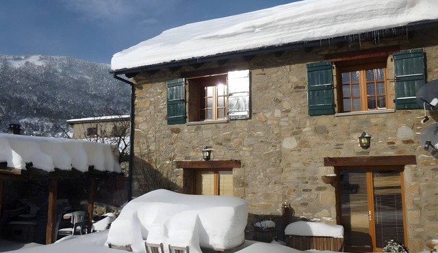 Holiday Home 'La Grange De La Petite Ourse' with Lake View and Wi-Fi