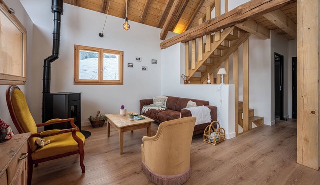 Holiday Home 'La Grange De Fernande - 8 Personnes' with Mountain View, Terrace and Wi-Fi