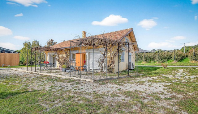 Holiday Home 'La Grange Des Pépinières' with Mountain View and Wi-Fi