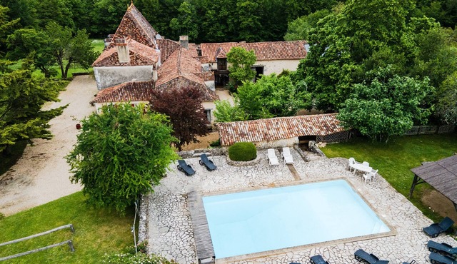 Holiday Home 'La Jembertie En Périgord' with Private Pool, Private Terrace and Wi-Fi