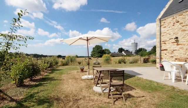 Holiday Home 'La Longère Du Cosquer' with Private Terrace, Garden and Wi-Fi