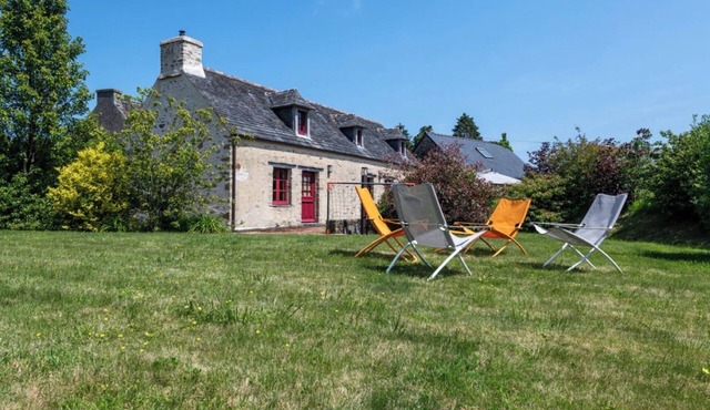 Holiday Home 'La Longère - Piscine - Spa - Jardin' with Shared Pool, Private Terrace and Wi-Fi