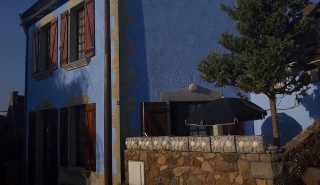 Holiday Home 'La Maison Bleu De Loguivy De La Mer' with Private Terrace