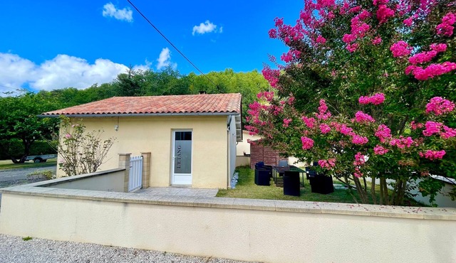 Holiday Home La Mailleraie - L'étang with Shared Pool, Private Terrace & Wi-Fi