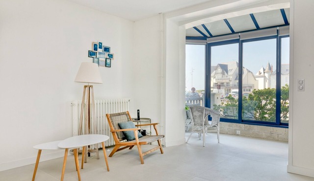 Holiday Home 'La Maison De Port Lin' with Private Terrace, Private Garden and Wi-Fi