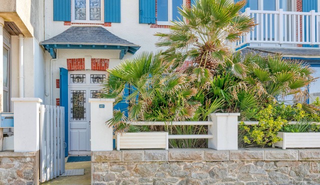Holiday Home 'La Maison De Port Lin' with Private Terrace, Private Garden and Wi-Fi