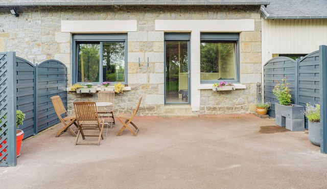 Holiday Home 'La Maison De La Rebergère' with Shared Terrace, Shared Garden and Wi-Fi