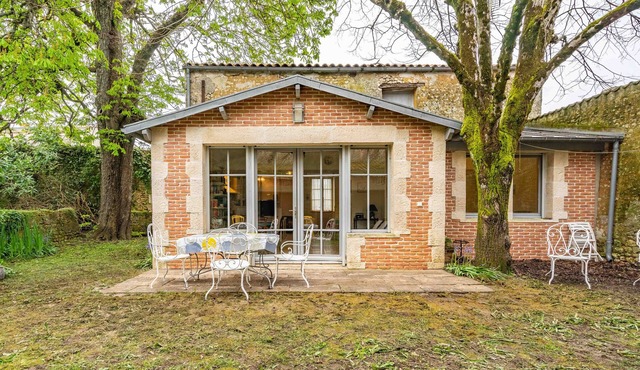 Holiday Home 'La Maison Télémaque' with Private Terrace, Private Garden and Wi-Fi