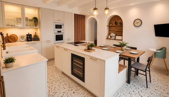 Holiday Home “La Maison Du Cap” with Private Terrace, Wi-Fi, and Air Conditioning