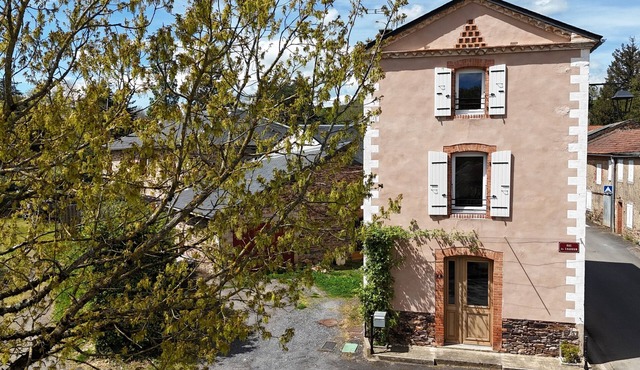 Holiday Home “La Maison De Germaine” with Private Terrace and Air Conditioning