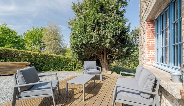 Holiday Home 'La Petite Ville Aze Près De St Malo' with Lake View, Private Terrace and Wi-Fi