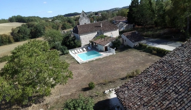 Holiday Home "La Petite Maison de Pompiac" with Shared Pool & Wi-Fi