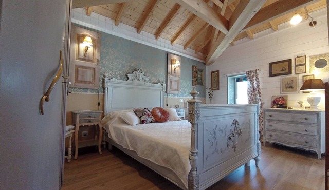 Holiday Home 'La Petite Maison 15kms Puy Du Fou' with Private Terrace and Wi-Fi