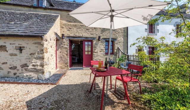 Holiday Home 'La Petite Maison - Piscine - Spa' with Shared Pool, Private Terrace and Wi-Fi