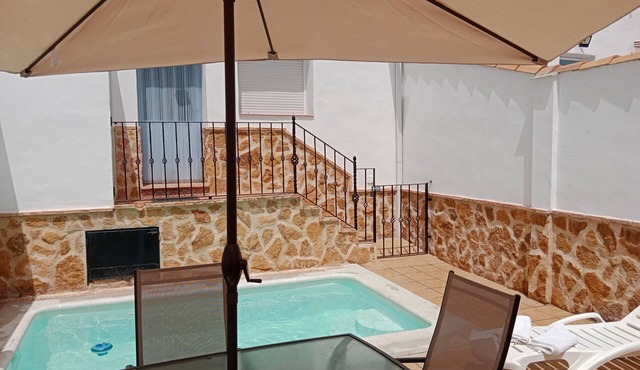 Holiday Home La Reconquista with Pool, Garden & Wi-Fi