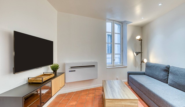 Holiday Home 'La Reine' with Wi-Fi and Air Conditioning