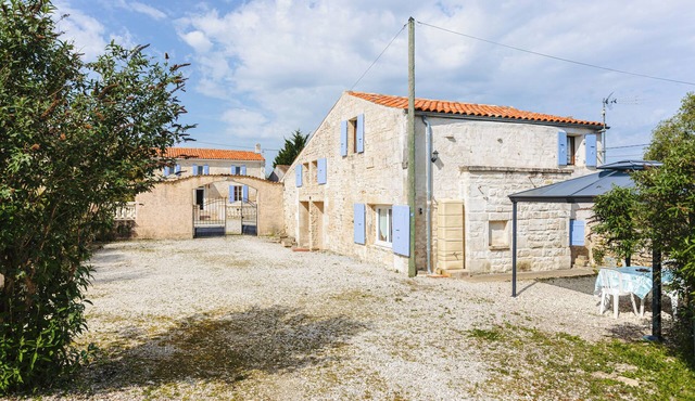 Holiday Home 'La Rétaise' with Private Terrace and Garden