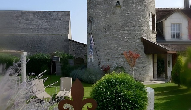 Holiday Home 'La Tour De La Gazillère'