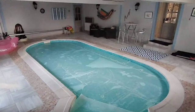 Holiday Home 'La Vignentaise' with Terrace, Shared Pool & Wi-Fi