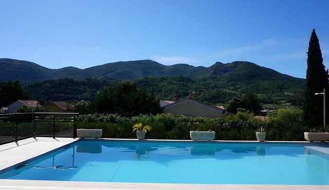 Holiday Home “La Villa D'antan” with Mountain View, Wi-Fi and Air Conditioning