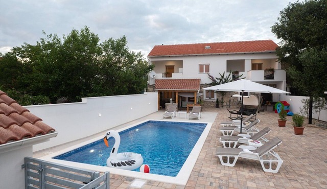 Holiday Home Lantina with pool