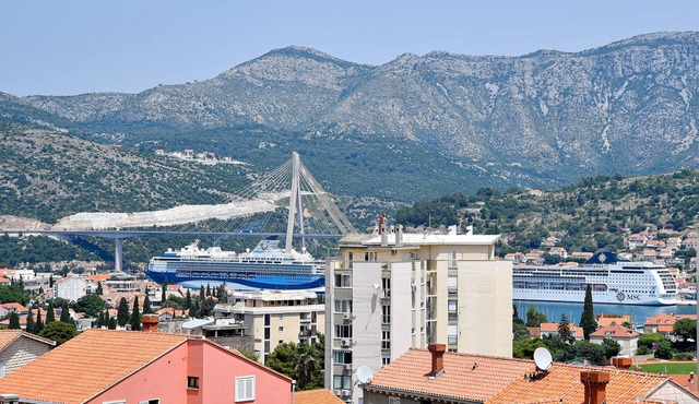 Holiday Home Lapad Beach Royal - Five Bedroom Holiday Home with Balcony and City View