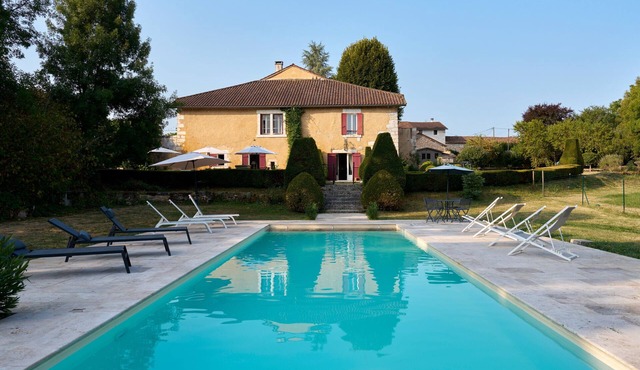 Holiday Home – Large Bastide in Chapdeuil, Heated Pool & Comfort for 16 Guests