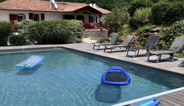Holiday Home 'Larretenia' with Mountain View, Private Pool and Wi-Fi