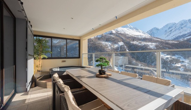 Holiday Home 'Le Chalet Des Retrouvailles' with Mountain View, Wi-Fi and Air Conditioning
