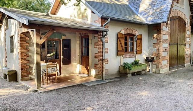 Holiday Home 'Le Chalêt La Neverdiere' with Private Terrace, Shared Garden and Wi-Fi