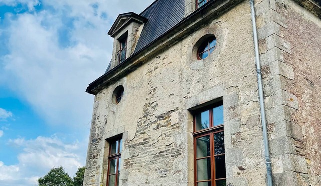 Holiday Home 'Le Crévy - Le Chateau - 8 Pers' with Private Terrace, Shared Garden and Wi-Fi