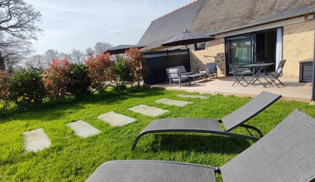 Holiday Home 'Le Duo Du Domaine De L'Epinay' with Private Terrace, Private Garden and Wi-Fi