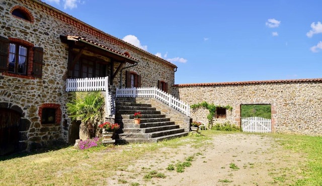 Holiday Home 'Les Cousines' with Mountain View, Private Terrace and Wi-Fi