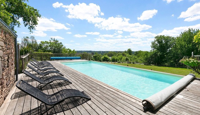 Holiday Home “Le Gîte du Petit Brécéan” with Private Pool, Terrace & Wi-Fi