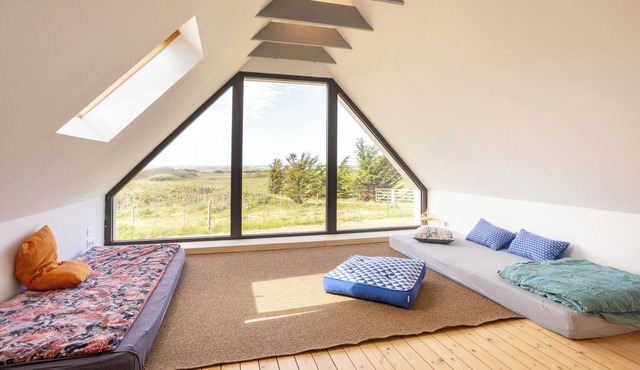 Holiday Home 'Le Gîte De San Theurnel' with Sea View, Private Garden and Wi-Fi