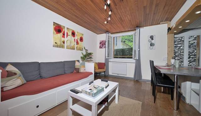 Holiday Home 'Le Gîte Des 3000 Avec Spa' with Private Terrace and Wi-Fi