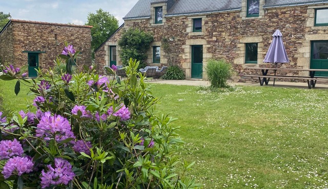 Holiday Home 'Le Gite Du Petit Brécéan' with Private Pool, Private Terrace and Wi-Fi
