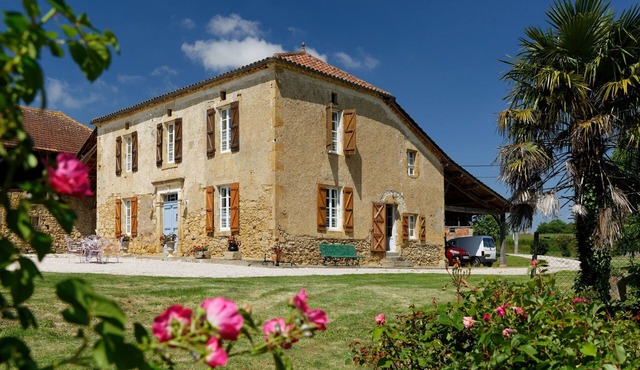 Holiday Home 'Le Guitou' with Private Terrace, Private Garden and Wi-Fi
