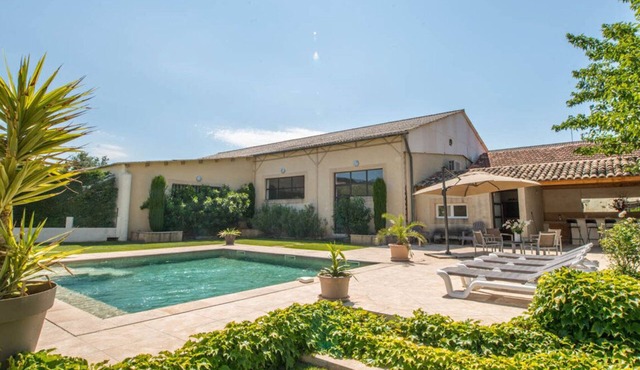 Holiday Home 'Le Mas Du Batadou' with Wi-Fi and Air Conditioning