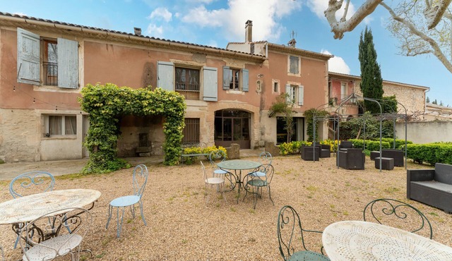 Holiday Home 'Le Mas Saint Pierre' with Private Terrace, Private Garden and Wi-Fi