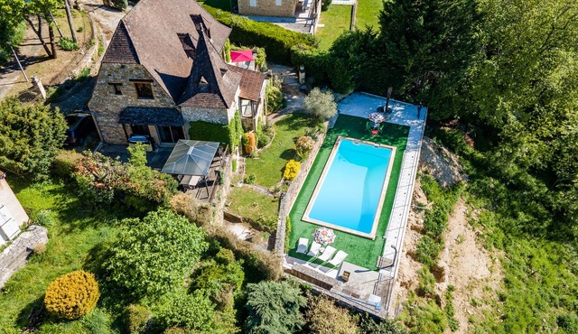 Holiday Home 'Le Pigeonnier De Sinzelle' with Private Pool, Private Terrace and Wi-Fi