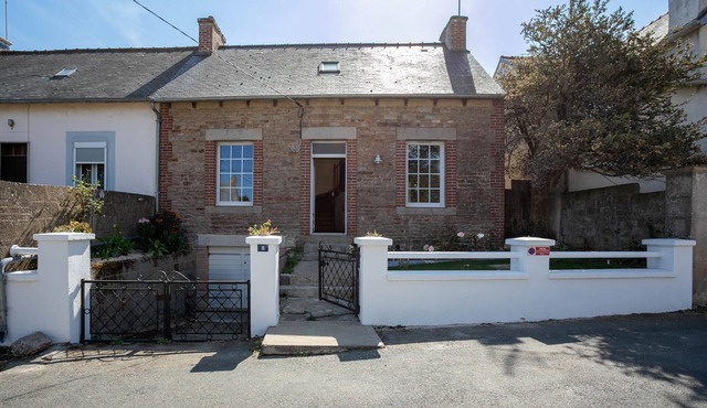 Holiday Home 'Le Paradis Sur Mer' with Private Terrace and Private Garden