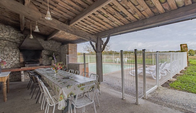 Holiday Home "Le Presbytère de Pompiac" with Private Pool, Air Conditioning & Wi-Fi