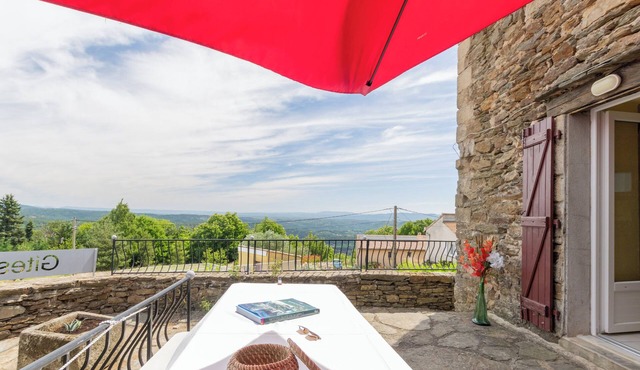 Holiday Home 'Le Rez-de-Chaussée' with Mountain View, Shared Pool and Air Conditioning