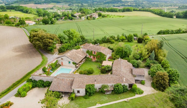 Holiday Home 'Les Figuiers De Monflanquin' with Pool, Terrace, Garden & Wi-Fi