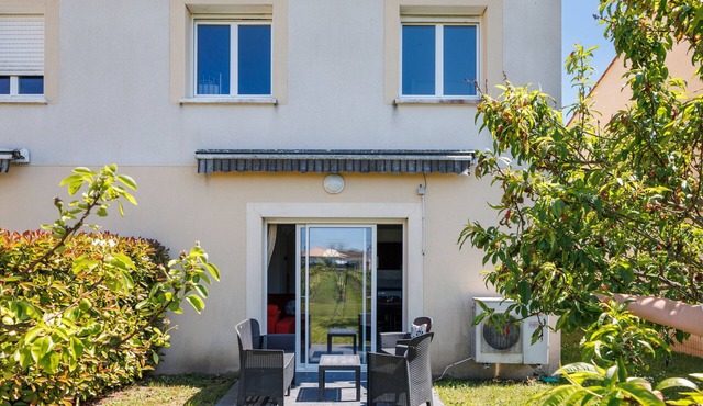 Holiday Home 'Les Grands Vignobles 3 Ch12 Pers' with Private Terrace, Wi-Fi and Air Conditioning