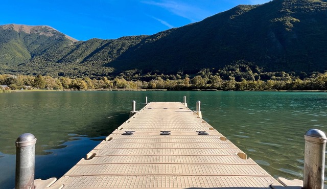 Holiday Home 'Les Rives Du Lac Valbonnais' with Lake View, Private Garden and Wi-Fi