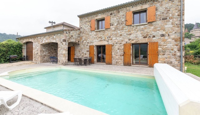 Holiday Home 'Les Sources Gîte Les Pêchers' with Private Pool and Terrace