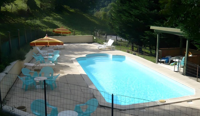 Holiday Home 'Les Trois Maisons - Gite Vert' with Mountain View, Shared Pool and Wi-Fi