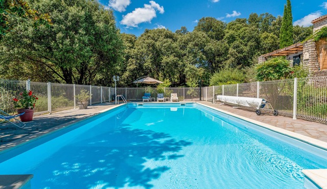 Holiday Home 'Les Taillades' with Shared Pool, Private Terrace and Wi-Fi